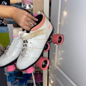 ROLLER SKATE PINK AND WHITE GIRLS
